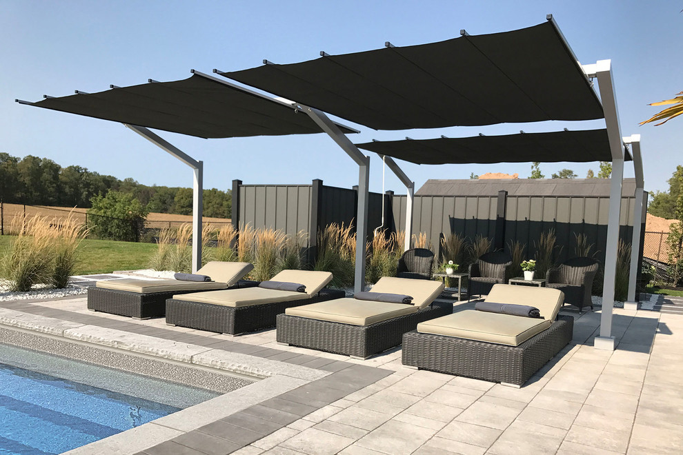 FREE STANDING RETRACTABLE AWNING