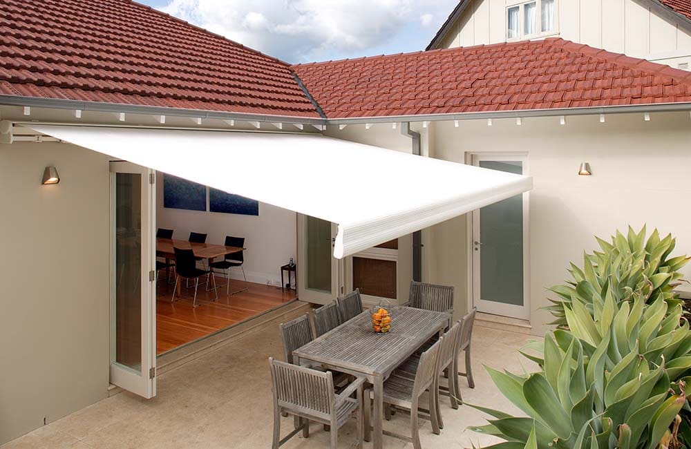 FOLD ARM AWNINGS AND FOLDING CANOPIES- RETRACTABLE AWNINGS
