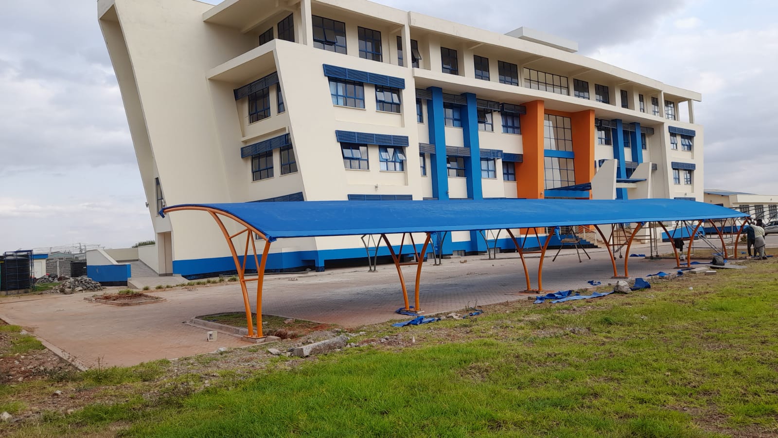 Car Port-Parking Shade for Commercial and Residential Areas-Cantilever Canopy-Curved Car Shade-Waterproof Shade-Sun shade-Vehicle parking cover-Garage Shade-Car Park Tent for Schools, Offices, Churches, Airports, Factories, Companies, University, Hospitals, Colleges, Government Institutions, Military and Arm Bases