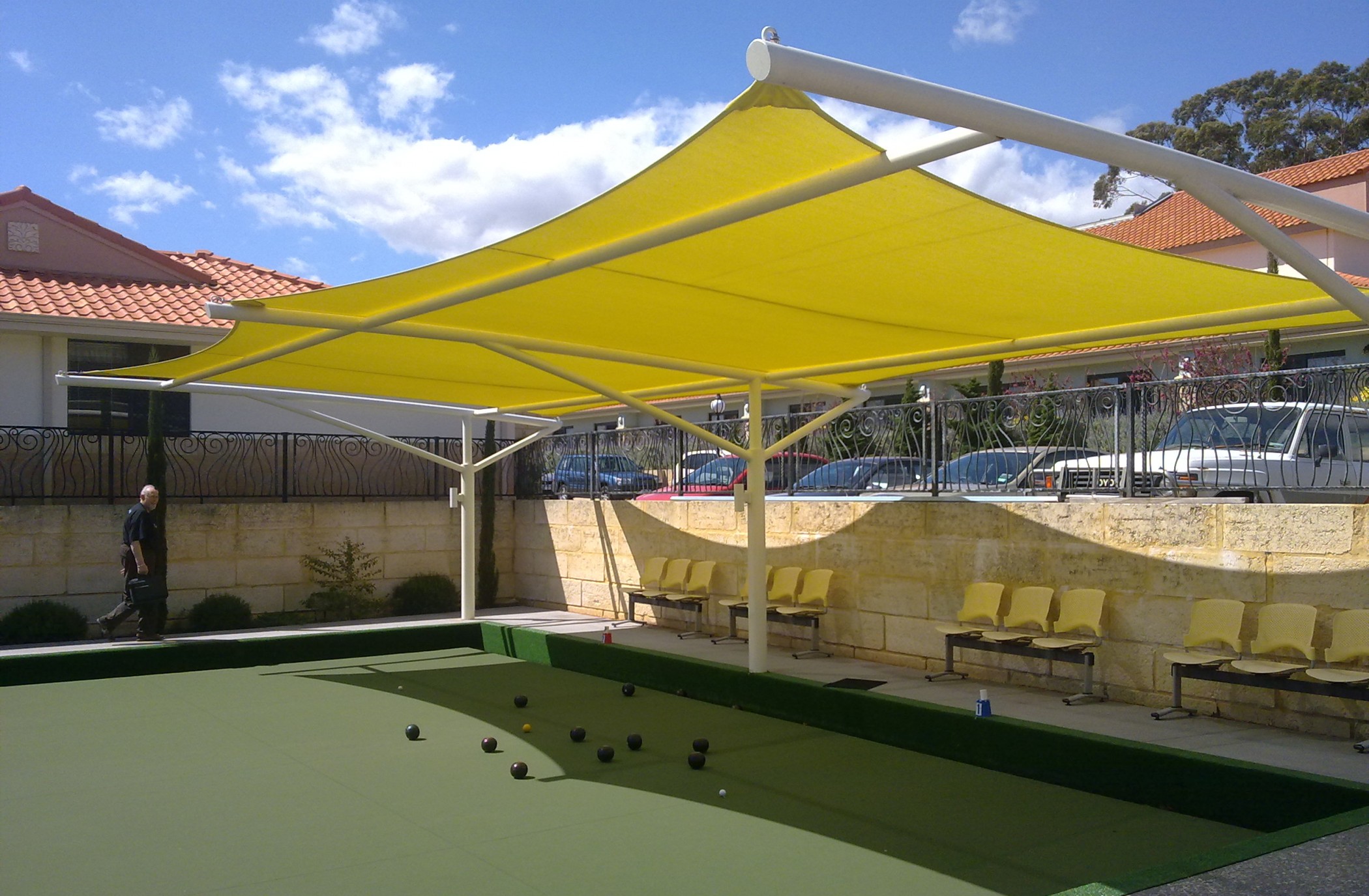 We fabricate and install waterproof outdoor shades, patio shades, balcony shades, garden shades and veranda shade