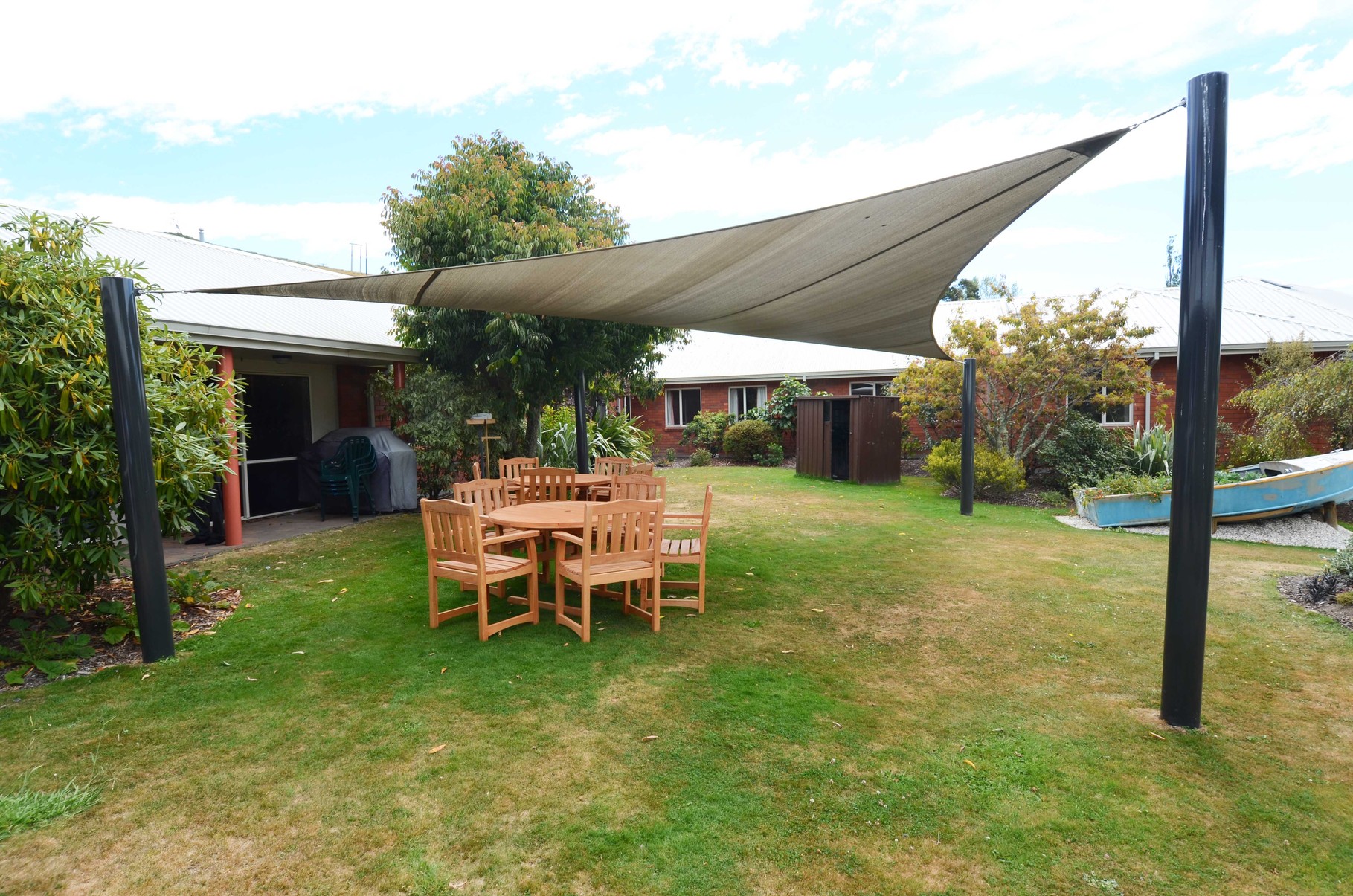 BLACK TRIANGLE SHADE SAIL