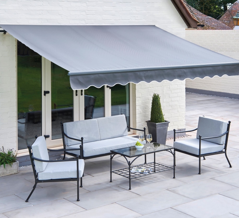 MANUAL RETRACTABLE AWNING