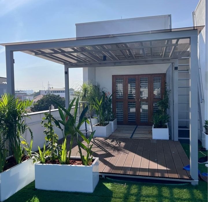 SBF CLEAR GLASS PERGOLA B
