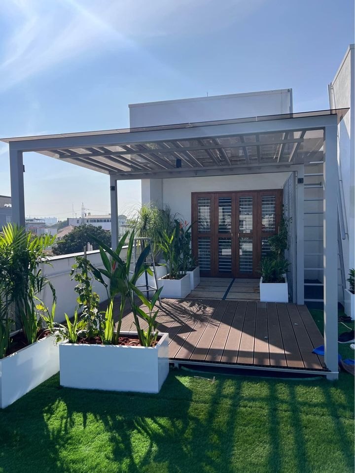 SBF CLEAR GLASS PERGOLA B