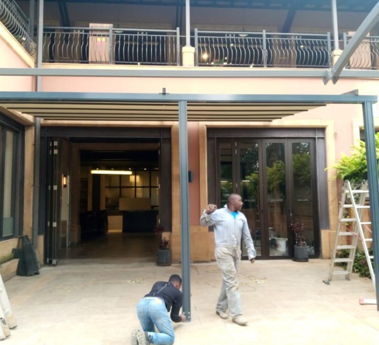 SBF INTERIORS RETRACTABLE PERGOLA ROOF CANOPY