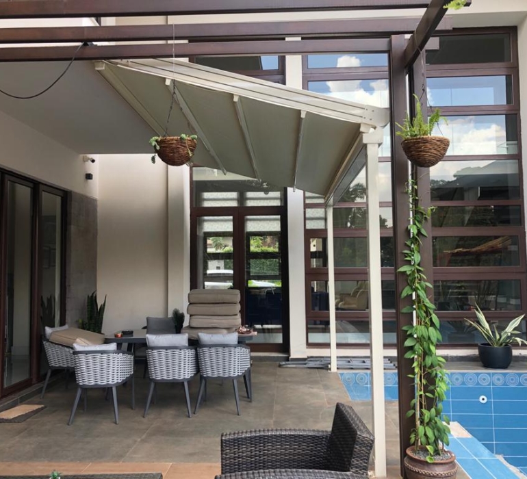SBF RETRACTABLE PERGOLA CANOPY